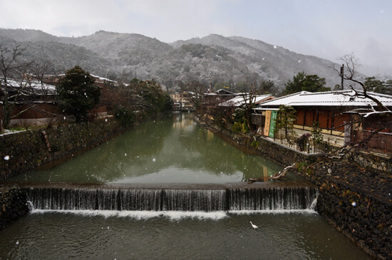 嵐山の中之島公園にかかる橋